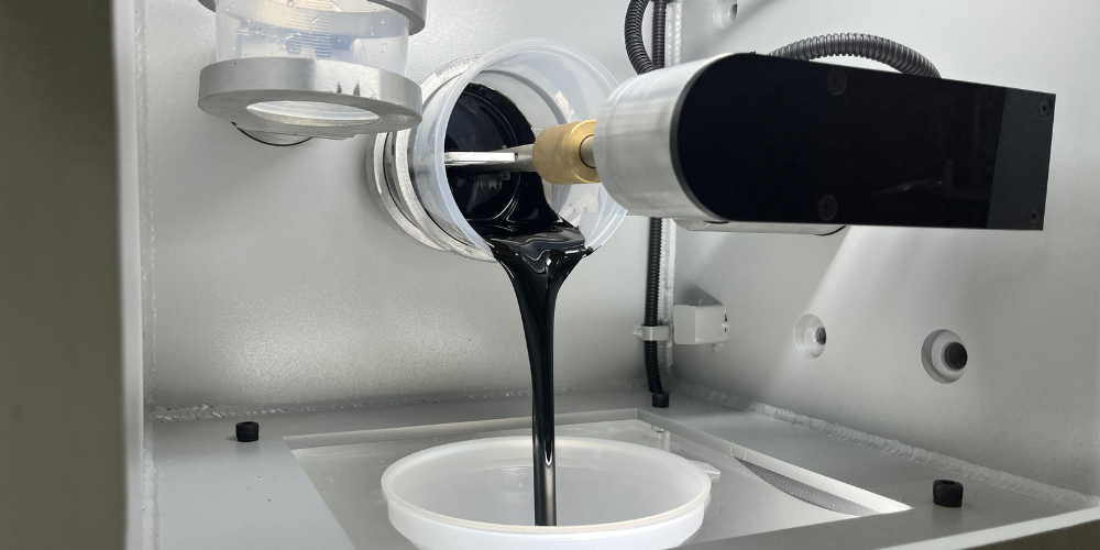 Vacuum Casting Process_Mixture Pouring